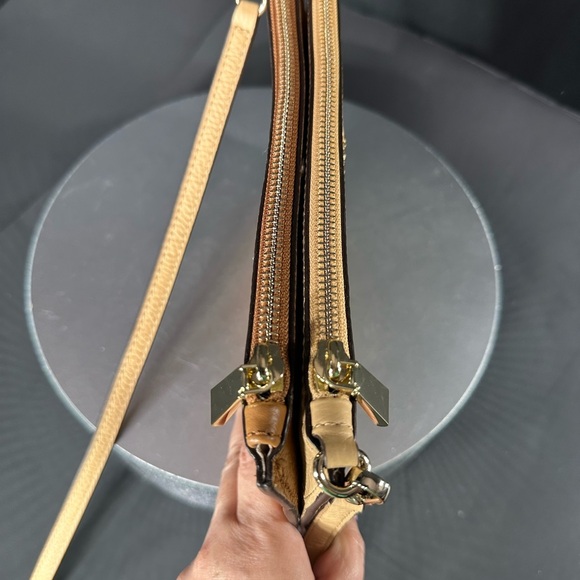 Michael Kors Cream Leather Women's Bag pre
Owned Exellent condition - Picture 9 of 9